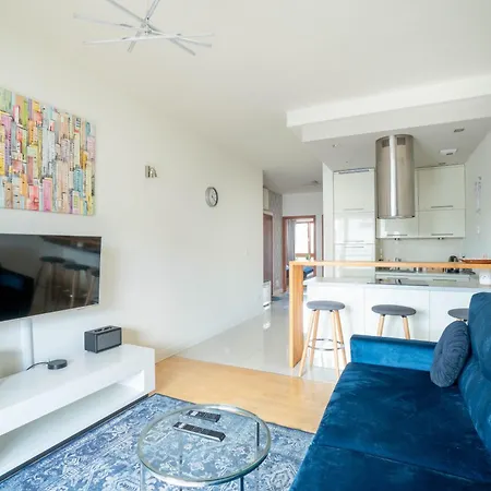 2-bedroom Modern Wola By Ecru Wwa32 *